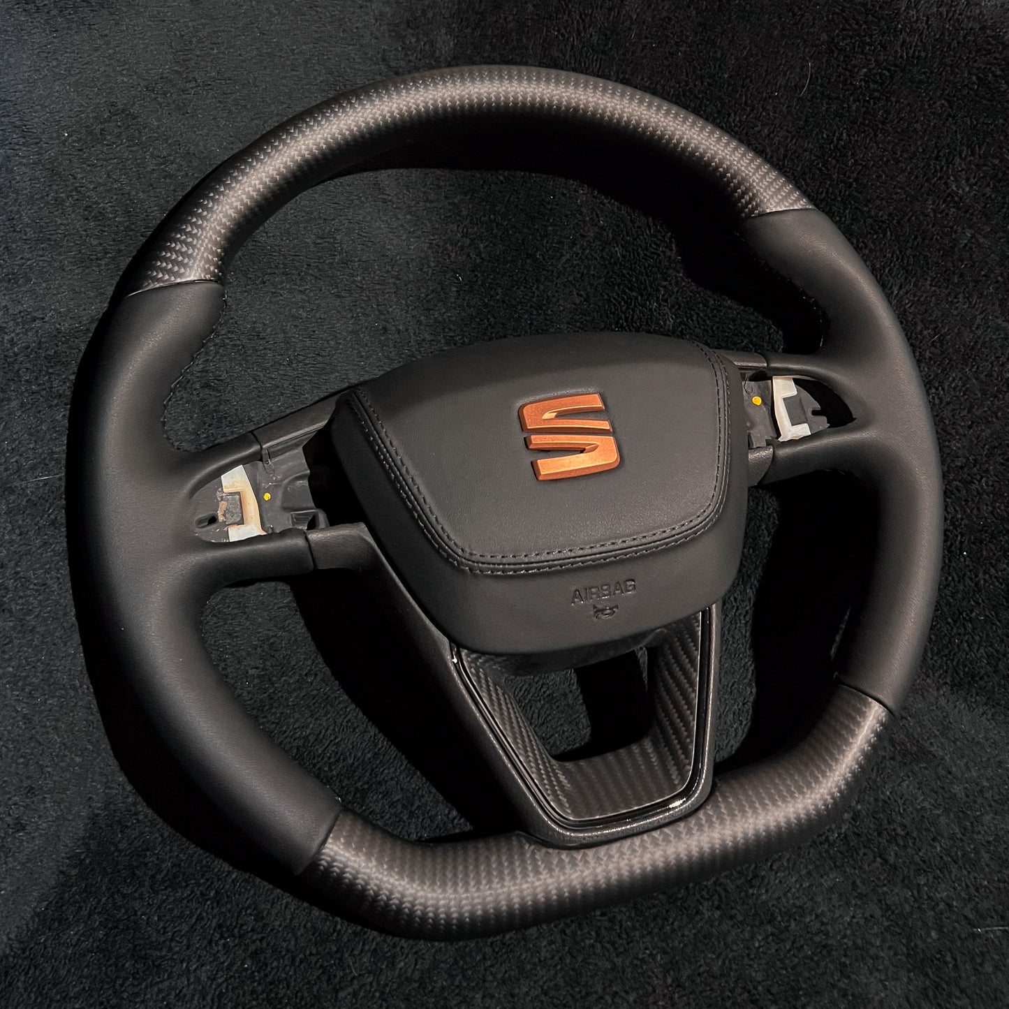 Volant Carbone personnalisable pour Seat & Cupra