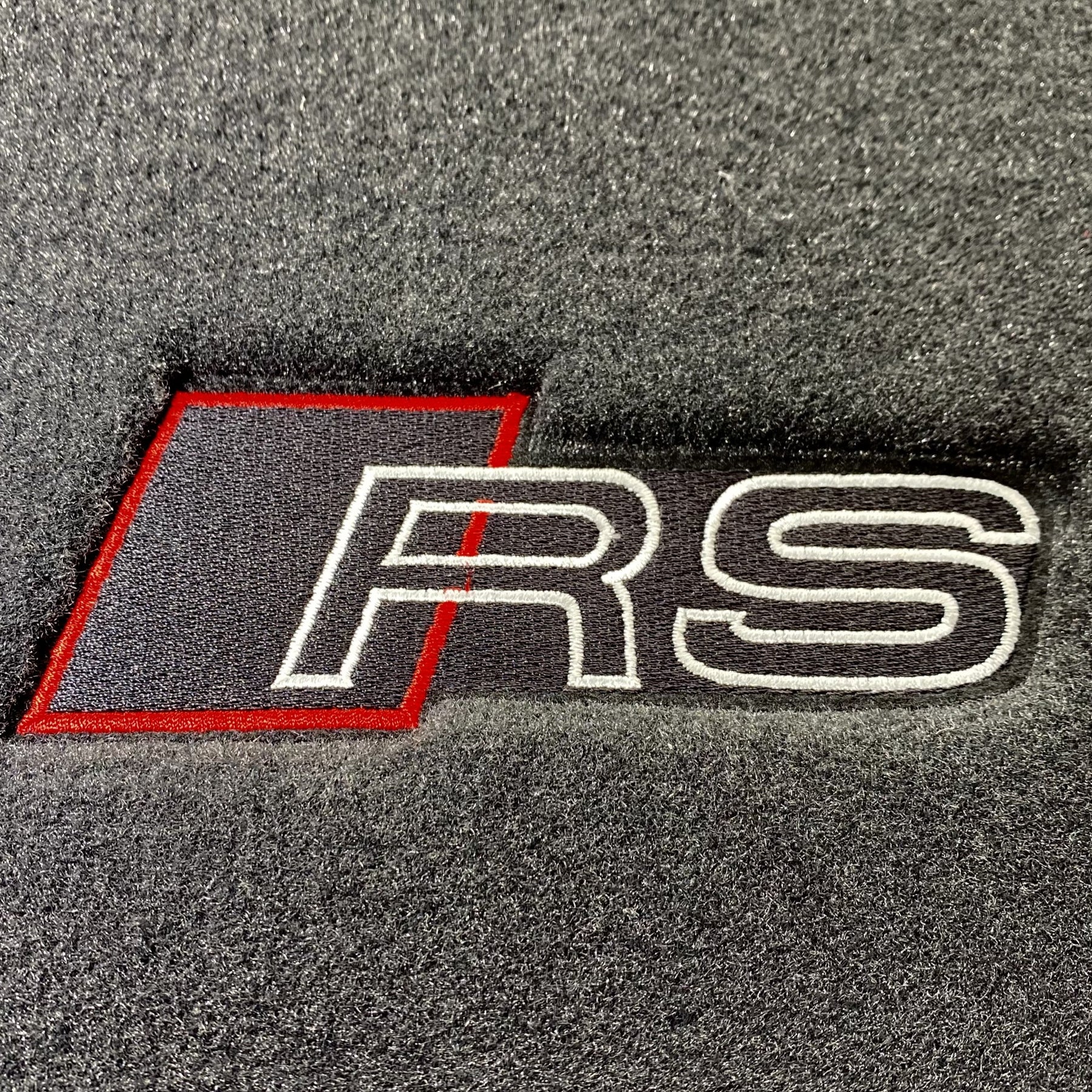 Set tapis velours noir Audi A3, S3 et RS3 8V 3 portes qualité OEM 12+