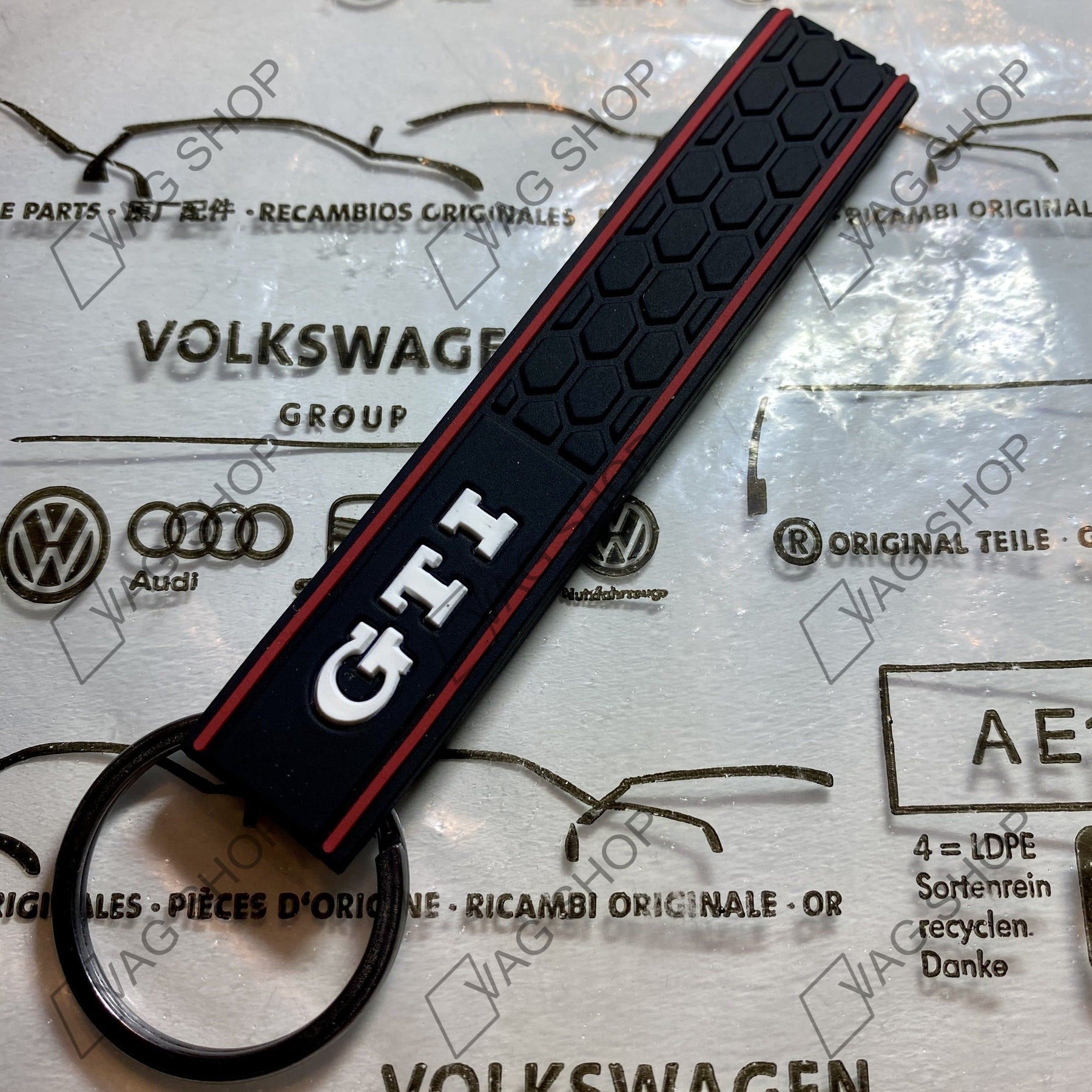 Porte-clés Volkswagen GTI Métal Rouge – Modèle Officiel VW (Réf. 1H2087010) – 6 X 1,4 Cm